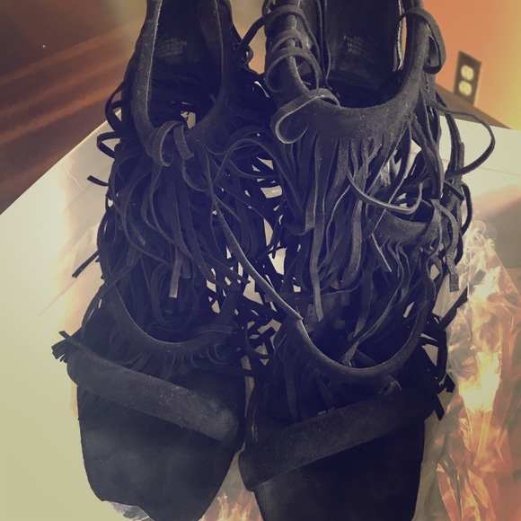 Steve Madden Shoes - Steve Madden Fringly heels size 9